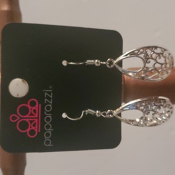 EARRINGS - Picture 1 of 4